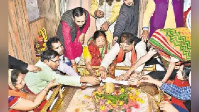 रांची : 121 किलो दूध से किया गया पहाड़ी बाबा का रुद्राभिषेक महाआरती के बाद हुआ भव्य शृंगार, छप्पन भोग भी लगा