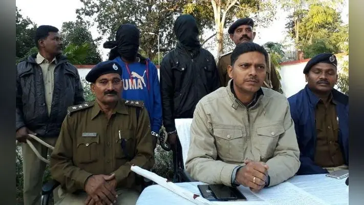 सिमडेगा : पति, पत्नी और मासूम बच्ची के हत्यारों को पुलिस ने धर दबोचा