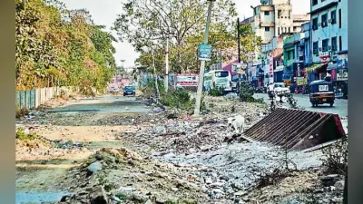जमशेदपुर : 40 लाख की सड़क पर हो रही पार्किंग, मेन रोड जाम