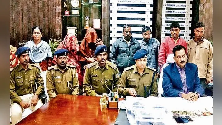 खूंटी : आठ किलो अफीम के साथ यूपी के तीन तस्कर समेत छह गिरफ्तार