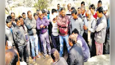संडे ड्यूटी को ले भिड़े हाजिरी बाबू, वरीय को जूनियर ने धक्का मार कर ऑफिस से निकाला