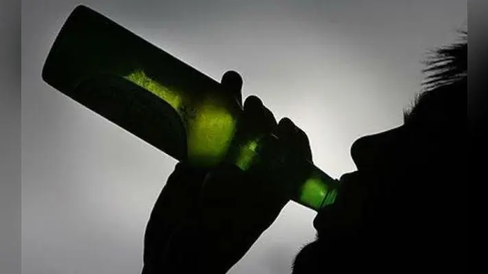 UP: रायबरेली के पहाड़पुर में जहरीली शराब से 6 की मौत, दो दर्जन एडमिट, लोग शराब दुकान हटवाने पर अड़े