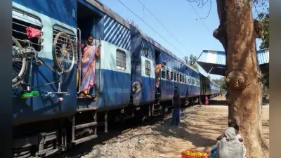 खांसते देख सहयात्रियों ने ट्रेन से बीमार शख्स को गोमो स्टेशन पर उतारा, हुई मौत