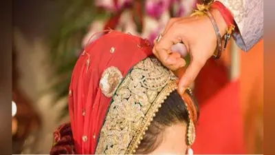 प्रेमी ने दूल्हे के हाथ से जयमाला छीन दुल्हन बनी प्रेमिका को पहनाया, जानें आगे क्या हुआ