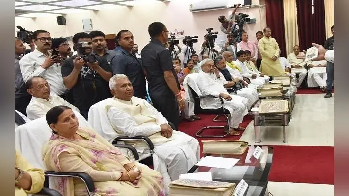 बिहार : नीतीश, सुशील, राबड़ी सहित दस सदस्यों ने ली विधान परिषद की शपथ