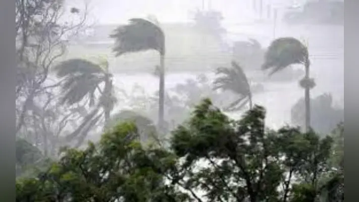 UP Weather : बाढ़ पीड़ितों को राज्य आपदा मोचक निधि के अंतर्गत सहायता राशि वितरित