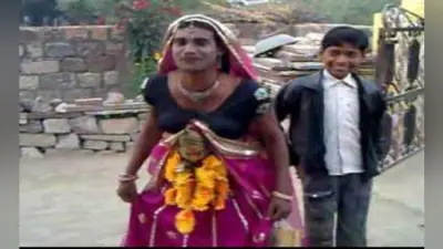 बेकाबू भीड़ का शिकार बनने बाल-बाल बचा बहुरूपिया, बच्चा चोरी के शक में हो गयी धुनाई