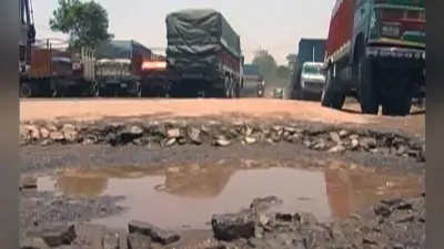 बनारस रोड में गड्ढों की भरमार, लोग परेशान