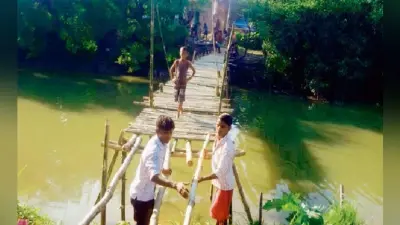 मालबाजार: श्रमदान के जरिये ग्रामीणों ने बनाया बांस पुल