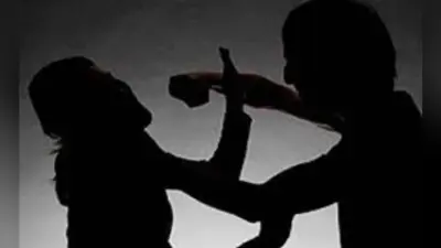 चेयरमैन से शिकायत करने पहुंची महिला से की मारपीट