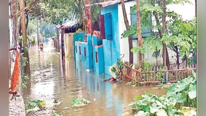 बागडोगरा व खोराबाड़ी के इलाके जलमग्न, चाय बागानों में भी भारी तबाही