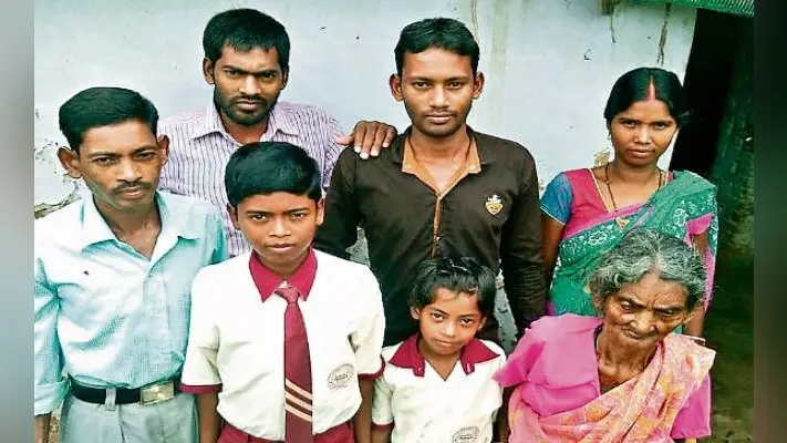 दारोगा बहाली में सफल निरंजन महतो की कहानी, दौड़ के दिन उठायी थी मां की अर्थी