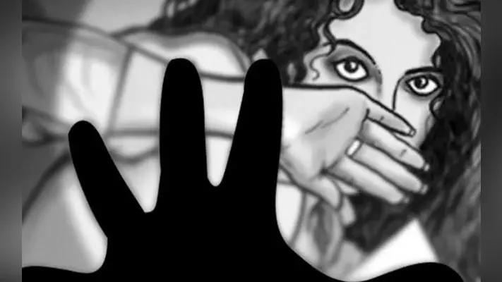 UP News: पीलीभीत में 5 हजार में बेच दी पत्नी की इज्जत, घर में ही 2 लोगों ने की दरिंदगी, दरवाजे पर खड़ा रहा पति