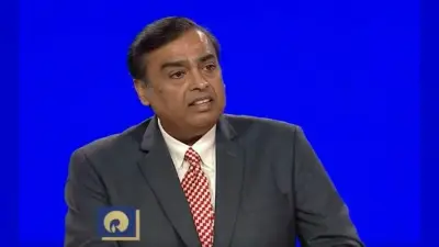 रिलायंस एजीएम में मुकेश अंबानी ने ब्रॉड बैंड सर्विस, जियो फोन – 2, गीगा टीवी किया लांच, पढ़ें हर एलान