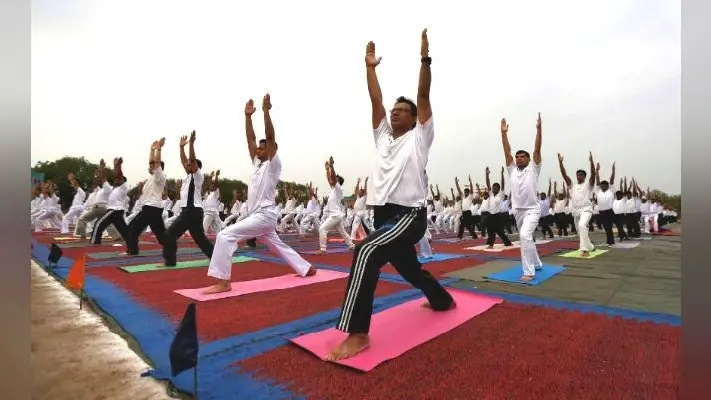 भारतीय योग प्रशिक्षक ने बनाया सबसे ऊंचे स्थान पर योग कराने का World Record