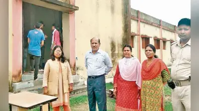 गर्भवती बच्चियों को देखने पहुंचीं आयोग की अध्यक्ष