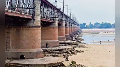 बालू माफियाओं ने हिला दी 156 साल पुराने कोइलवर पुल की नींव, खतरे में जिंदगी