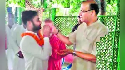 मॉब लिंचिंग के आरोपियों का जयंत ने किया स्वागत, विवाद
