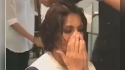 VIDEO: सोनाली बेंद्रे को कैंसर के इलाज के लिए कटवाने पड़े बाल, भर आई आंखें…