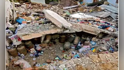 तीसरे दिन भी मलबा हटाने का काम जारी और 76 सिलिंडर मिले