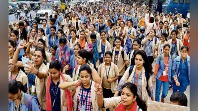 पटना : शशि को फिर प्राचार्या बनाने के लिए सड़क पर उतरी छात्राएं, जानें क्या है पूरा मामला