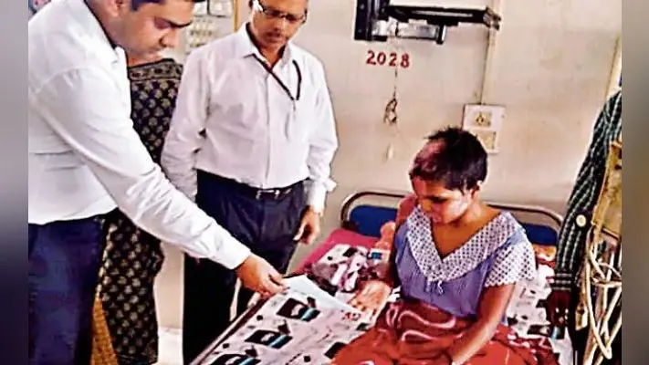 रांची : डालसा ने एसिड अटैक की पीड़िता को एक लाख रुपये का मुआवजा सौंपा