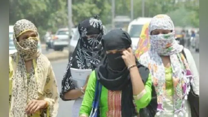 योगी राज में मुंह पर दुपट्टा बांधे छात्राओं को कॉलेज में नहीं मिलेगी एंट्री
