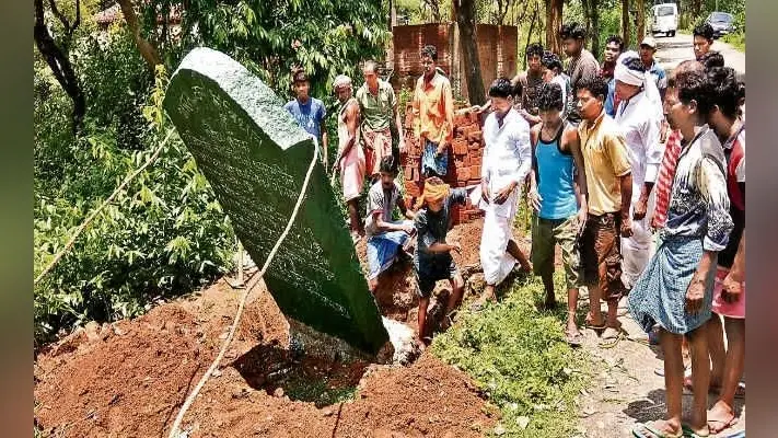 ग्रामसभा की बैठक में सर्वसम्मति से लिया निर्णय, खूंटी के चितरामू में ग्रामीणों ने स्वेच्छा से हटायी पत्थलगड़ी
