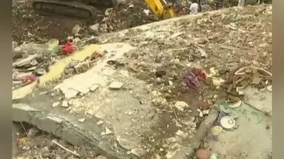 नोएडा : निर्मांणाधीन मकान की दीवार गिरने से एक बच्चे की मौत, 3 घायल