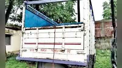 चतरा : पिकअप वैन से 24 पेटी शराब जब्त, दो तस्कर हुए गिरफ्तार