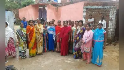 गुमला डीसी से बोलीं महिलाएं, साहब शराब दुकान खोलकर बच्चों का भविष्य बर्बाद ना करें