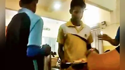 रांची : भाजयुमो के कार्यक्रम में जब खिलाड़ियों ने भाजपा नेताओं को परोसा नाश्ता