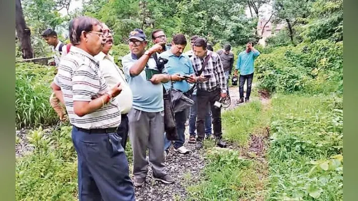 रांची : ज्यादा वजन नहीं सह सकती पहाड़ी, मिट्टी का कटाव रोकने के लिए लेमन ग्रास और पौधे लगाना जरूरी