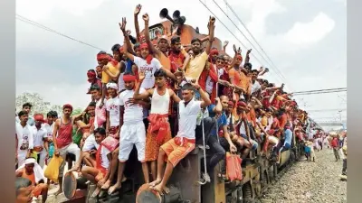 यहां इंजन पर चढ़े कांवरिये, तो चालक ने ट्रेन चलाने से किया इंकार