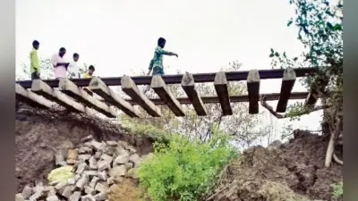 आरा-सासाराम रेलखंड पर धंसा ट्रैक, परिचालन ठप