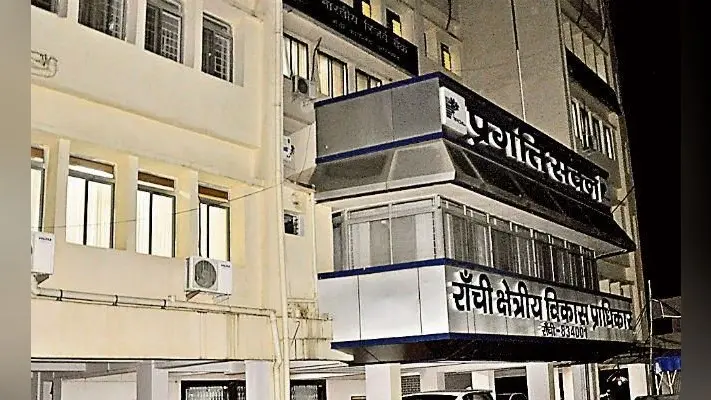 केवल हाजिरी बनानेवाले कर्मचारियों पर सालाना ढाई करोड़ खर्च कर रही झारखंड सरकार