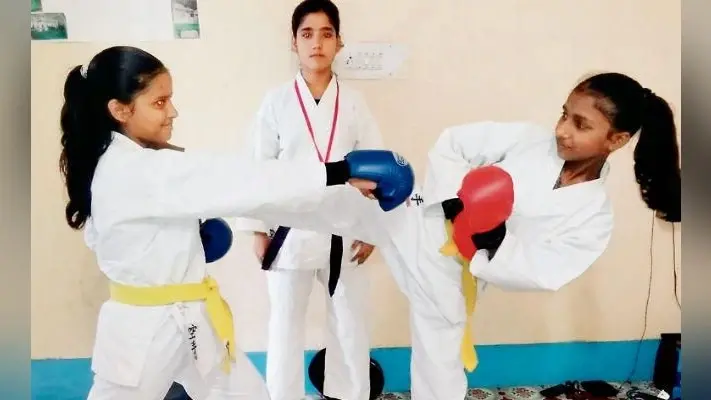 रोजगार व सुरक्षा के लिए लड़कियां सीख रहीं जूडो-कराटे