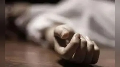 नशे में पत्नी व दो बच्चों का गला रेता