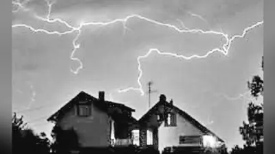 पार्कों में लगाये जा रहे लाइटनिंग कैचर डिवाइस