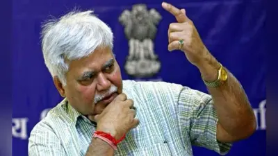 TRAI चीफ आरएस शर्मा का दावा, Aadhaar नंबर जारी करने से नहीं बढ़ता Digital नुकसान का खतरा