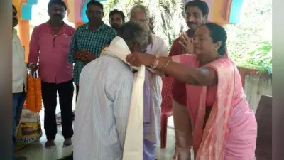 सिमडेगा के विधायक ने पुजारी व पाहन को किया सम्मानित