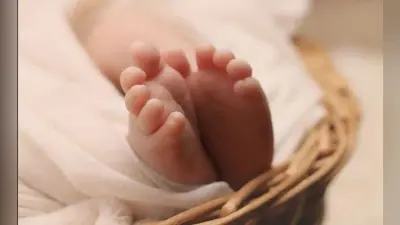 OMG: गर्भवती की डिलीवरी के समय डॉक्टर से हुई चूक, शिशु का धड़ रह गया अंदर और सिर आया हाथ में…!