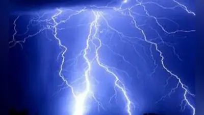 वज्रपात की चपेट में आने से मां-बेटे सहित छह की मौत