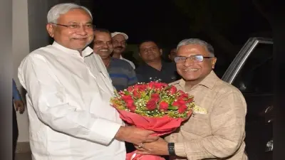 राज्यसभा के उपसभापति बनने के बाद पहली बार पटना पहुंचे हरिवंश, नीतीश से की शिष्टाचार मुलाकात