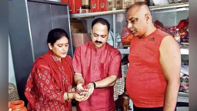 देवघर : वायरलेस डीजीपी विशेष रास्ता से बाबा मंदिर पहुंचे, की पूजा, भक्त हुए नाराज