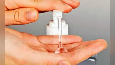 टॉयलेट इस्तेमाल करने के बाद हैंड सैनिटाइजर का यूज करें लेकिन