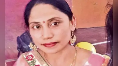 रांची : डिवाइडर से टकराकर कार पलटी, वीमेंस कॉलेज की शिक्षिका की मौत