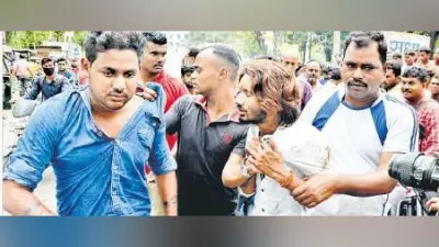 नशे में धुत युवकों ने एसएसपी की इनोवा का लुकिंग मिरर तोड़ा, गार्ड से भिड़े, हिरासत में