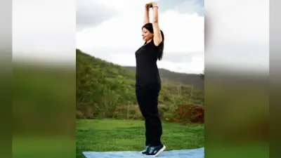 हाइट बढ़ाने के लिए करें ताड़ासन