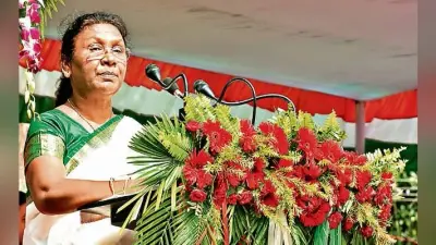 रांची : दुमका में झंडोत्तोलन के बाद बोलीं राज्यपाल, सबको साथ लेकर आगे बढ़ने का प्रयास कर रही है सरकार